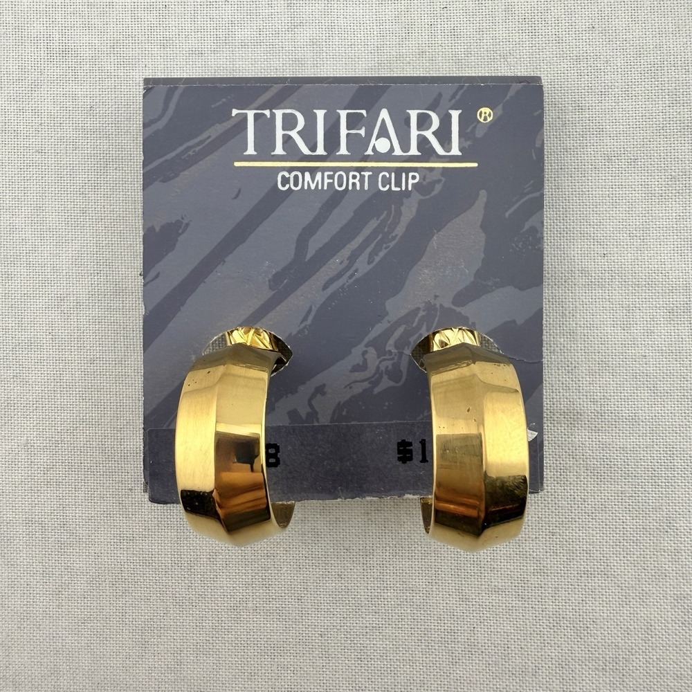 Vintage Trifari Gold Tone Hoop Clip On Earrings 1" On Card